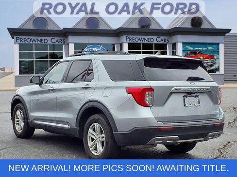 Used 2024 Ford Explorer XLT w/ Equipment Group 202A AWD/4WD image 2