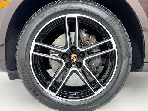 Certified 2021 Porsche Macan AWD/4WD image 32