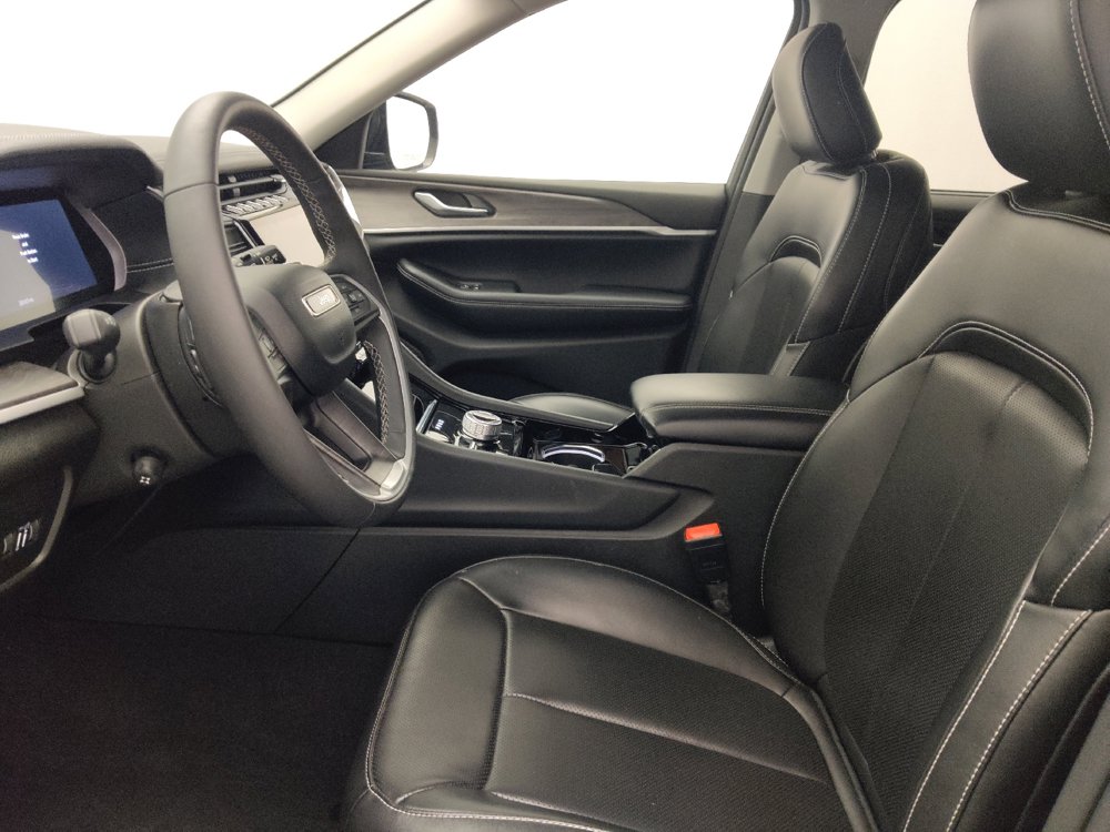 Used 2023 Jeep Grand Cherokee Limited w/ Luxury Tech Group II AWD/4WD image 17
