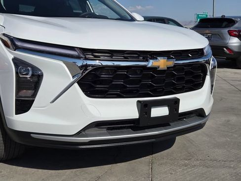Used 2026 Chevrolet Trax LT w/ LT Convenience Package FWD image 8