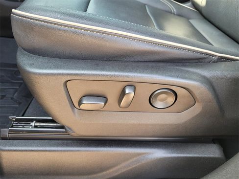 Used 2022 GMC Yukon SLT w/ SLT Luxury Package image 25