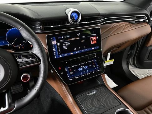 New 2025 Maserati Grecale GT image 15