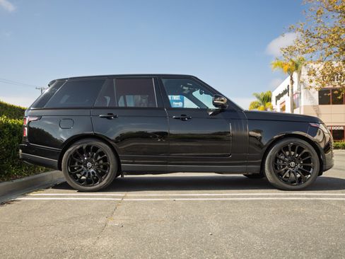 Used 2018 Land Rover Range Rover Supercharged AWD/4WD image 4
