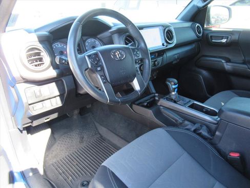 Used 2021 Toyota Tacoma TRD Sport image 18