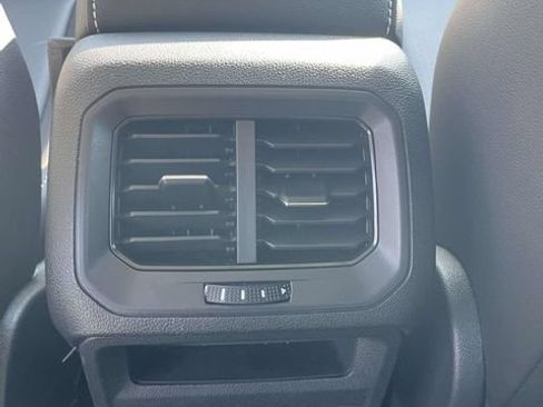 Used 2022 Volkswagen Tiguan SE FWD image 12