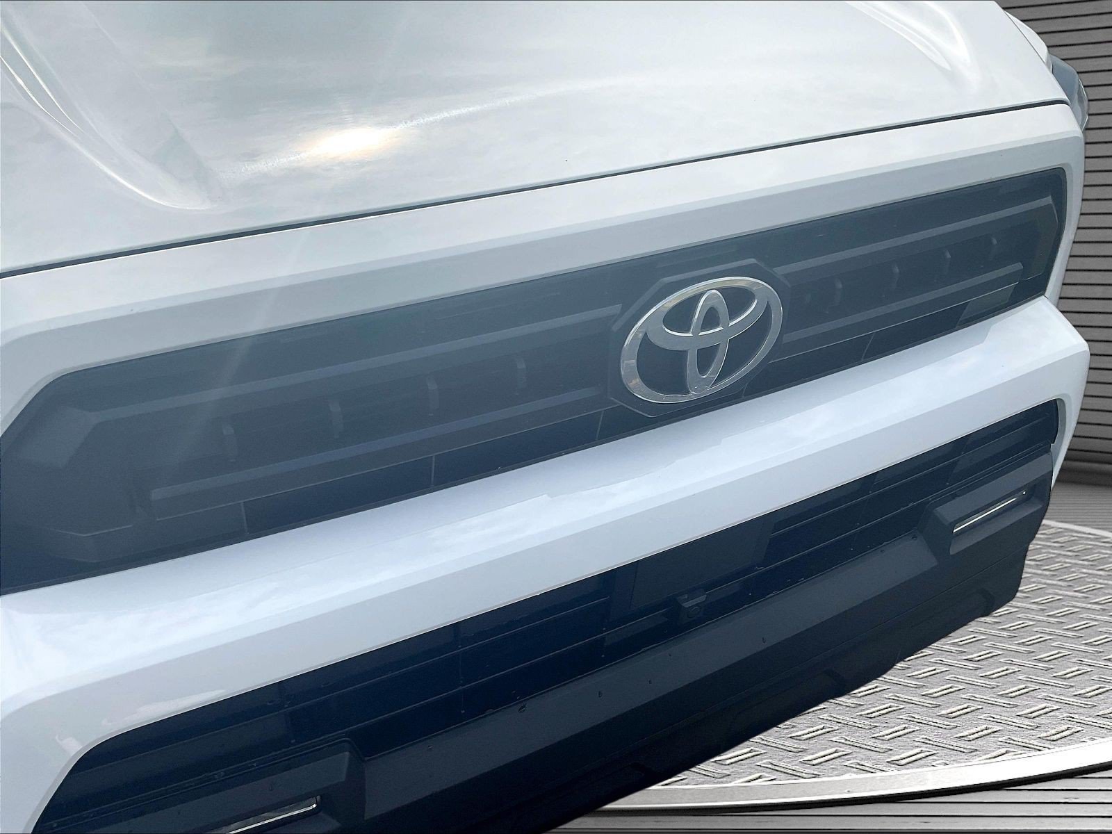 Used 2025 Toyota 4Runner SR5 AWD/4WD image 27