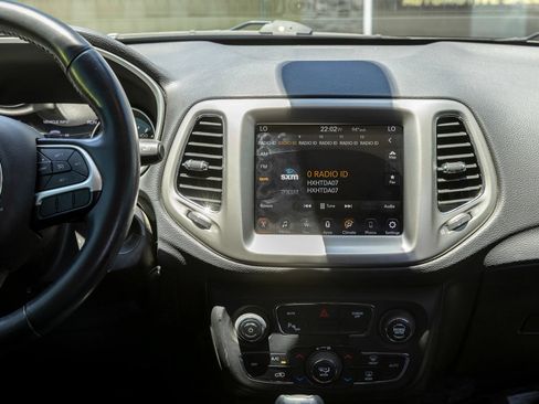 Used 2018 Jeep Compass Latitude w/ Popular Equipment Group FWD image 28
