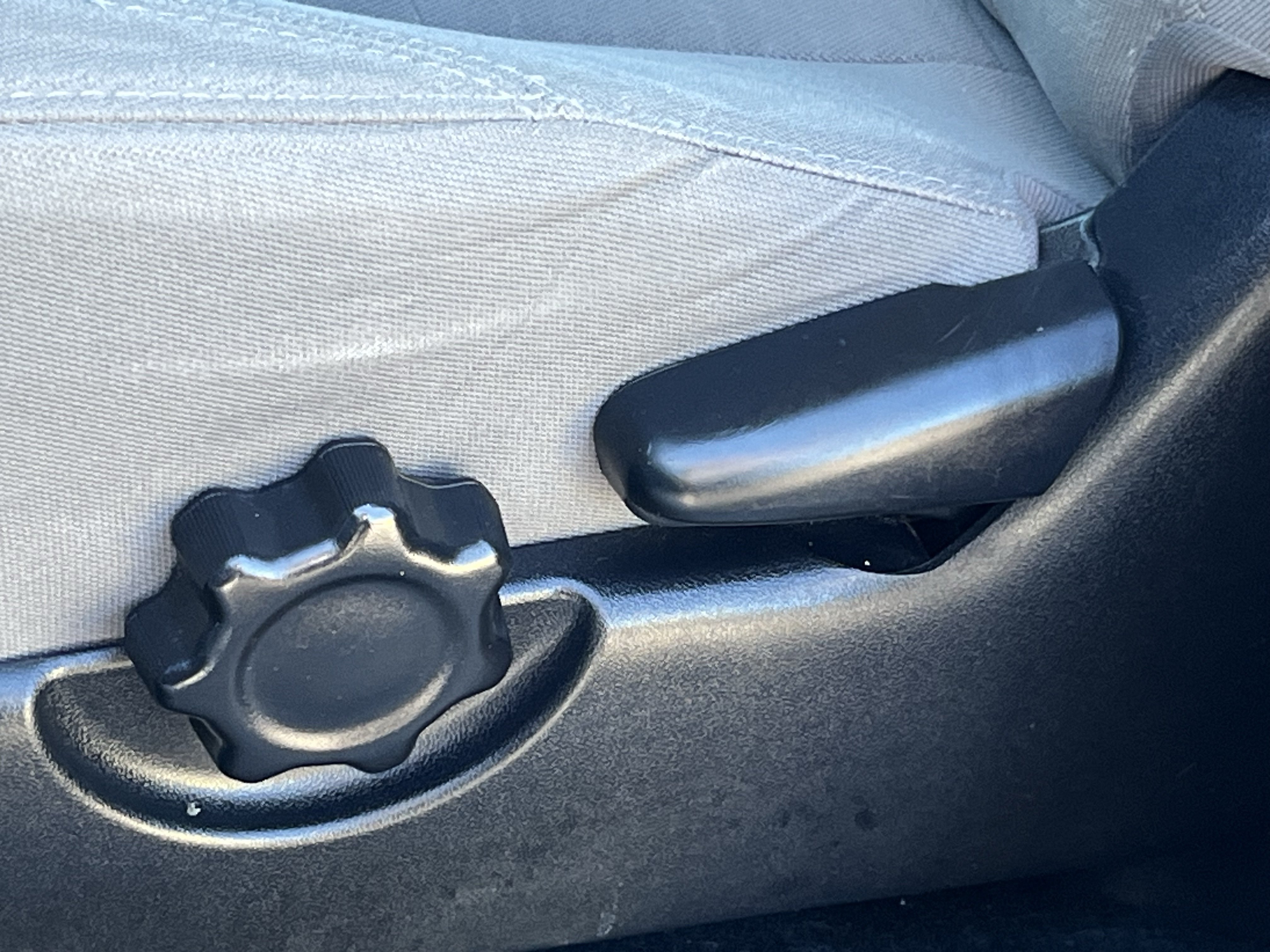Used 2018 Toyota Tacoma SR AWD/4WD image 16