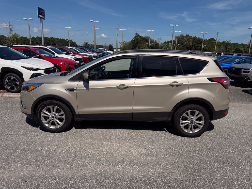 Used 2018 Ford Escape SE w/ SE Sync 3 Package FWD image 9