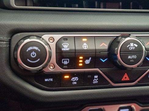 Used 2024 Jeep Wrangler Unlimited Rubicon 392 image 30