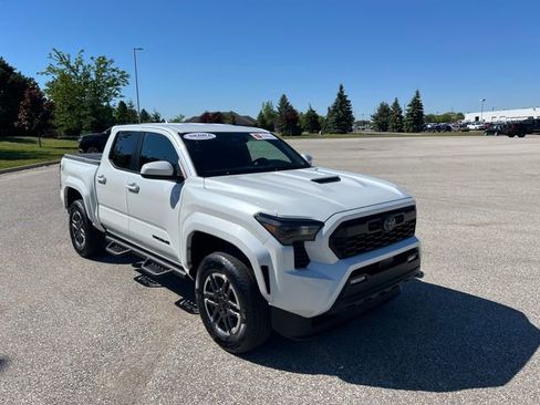Used 2026 Toyota Tacoma TRD Sport AWD/4WD image 3