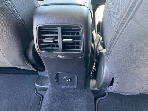 Used 2022 Ford Escape SE w/ SE Sport Appearance Package FWD image 20