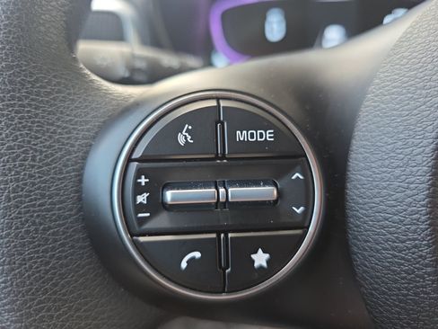 Certified 2025 Kia Soul LX w/ LX Technology Package FWD image 24