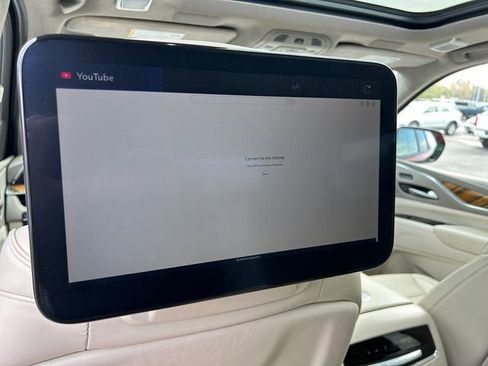 Used 2023 Cadillac Escalade Sport Platinum w/ LPO, ONYX Package image 17