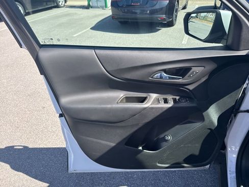 Used 2022 Chevrolet Equinox LT image 11