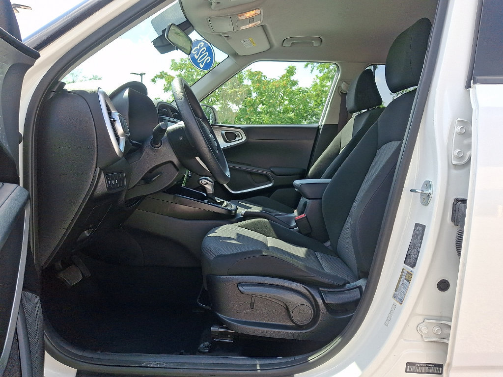 Used 2023 Kia Soul LX w/ LX Technology Package FWD image 15