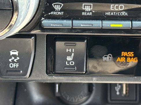 Used 2024 Toyota RAV4 SE w/ Convenience Package AWD/4WD image 32