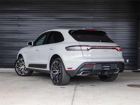Certified 2025 Porsche Macan image 3