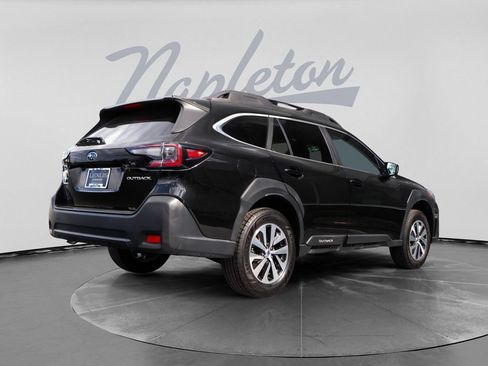 Used 2024 Subaru Outback Premium AWD/4WD image 9