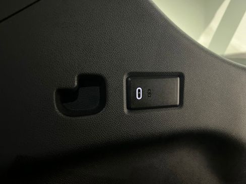 Used 2024 Chevrolet Suburban RST image 31