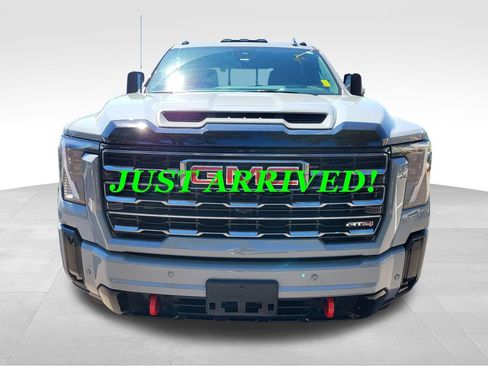 Used 2025 GMC Sierra 3500 AT4 w/ AT4 Premium Plus Package AWD/4WD image 2