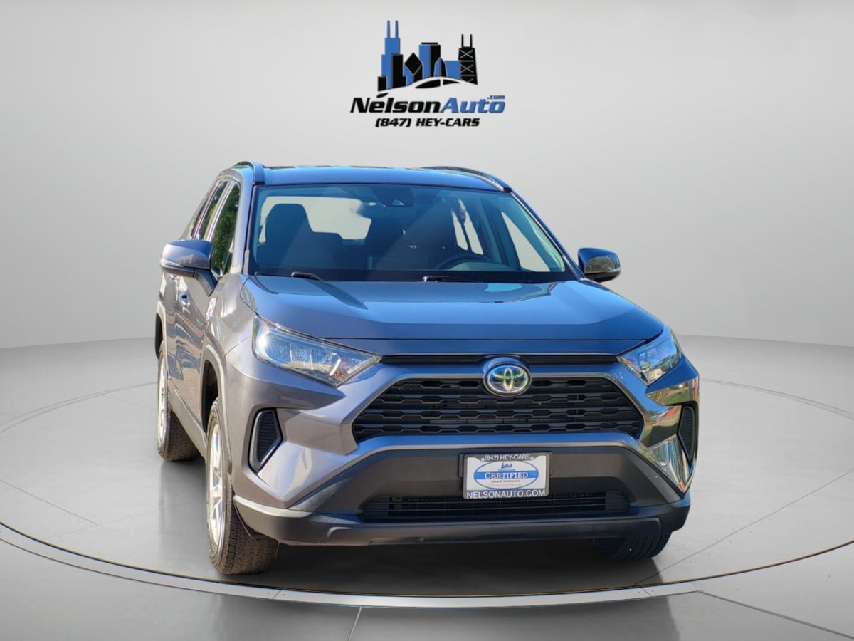 Used 2021 Toyota RAV4 LE AWD/4WD image 2