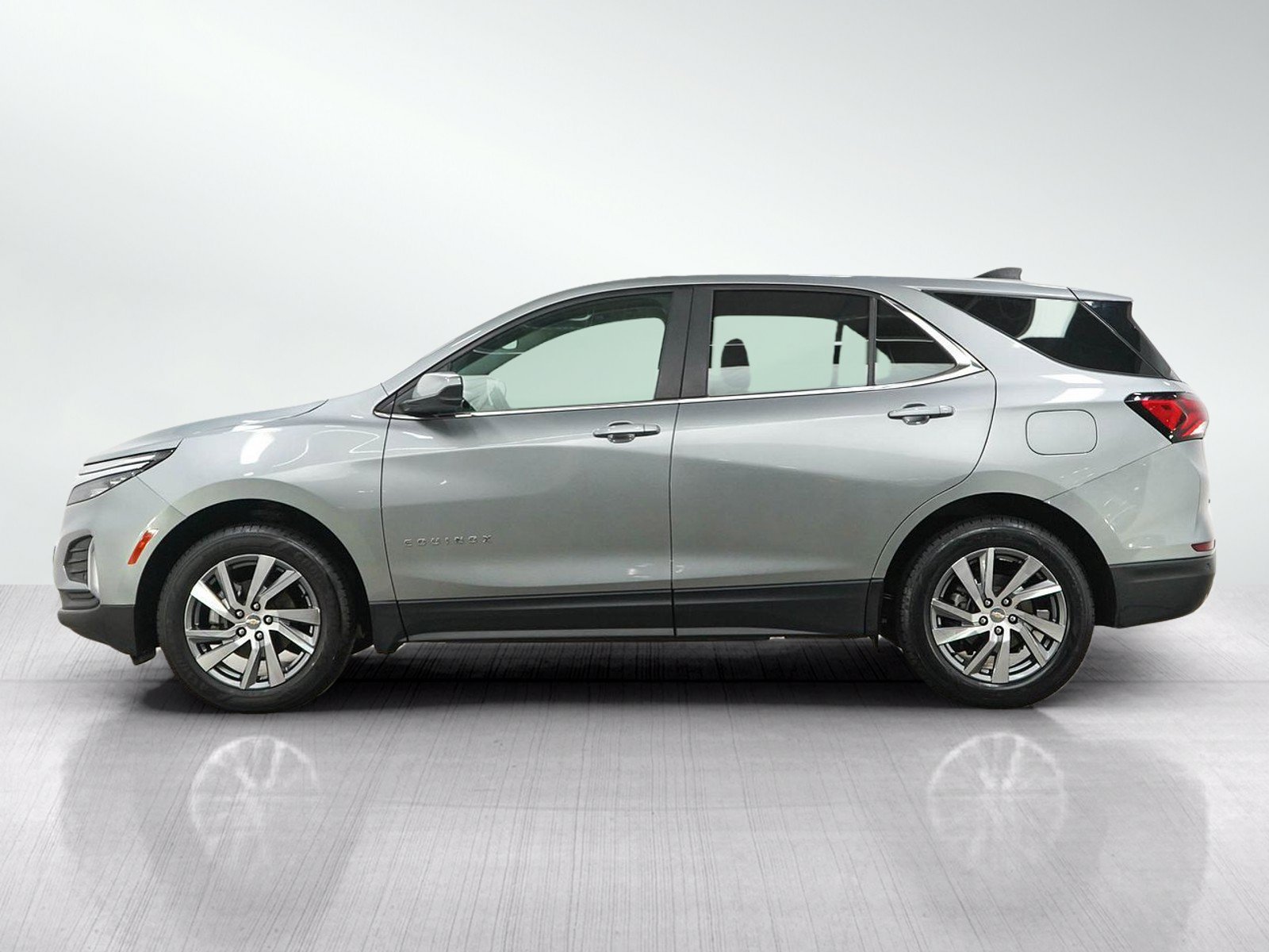 Used 2023 Chevrolet Equinox LT AWD/4WD image 2