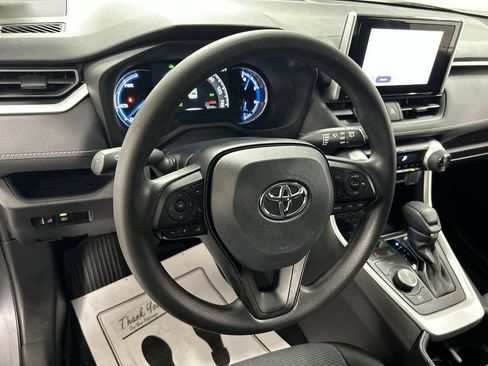Used 2024 Toyota RAV4 LE AWD/4WD image 4