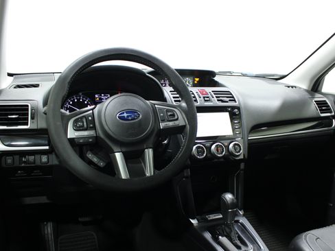 Used 2018 Subaru Forester 2.5i Touring AWD/4WD image 2