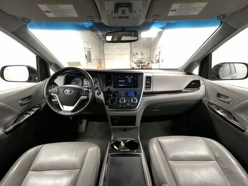 Used 2015 Toyota Sienna XLE image 20
