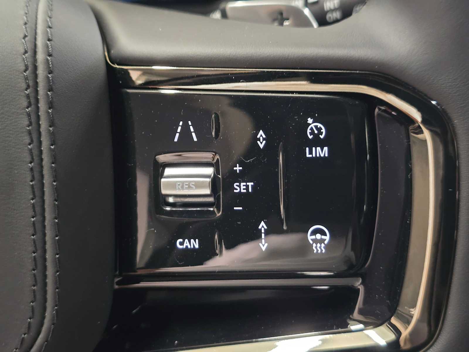 New 2026 Land Rover Range Rover Velar S AWD/4WD image 31