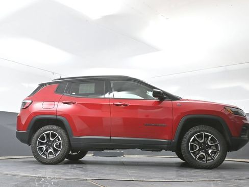 Used 2025 Jeep Compass Trailhawk AWD/4WD image 51
