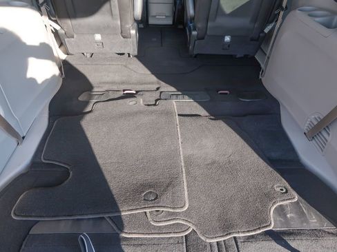 Used 2023 Chrysler Pacifica Touring-L image 13