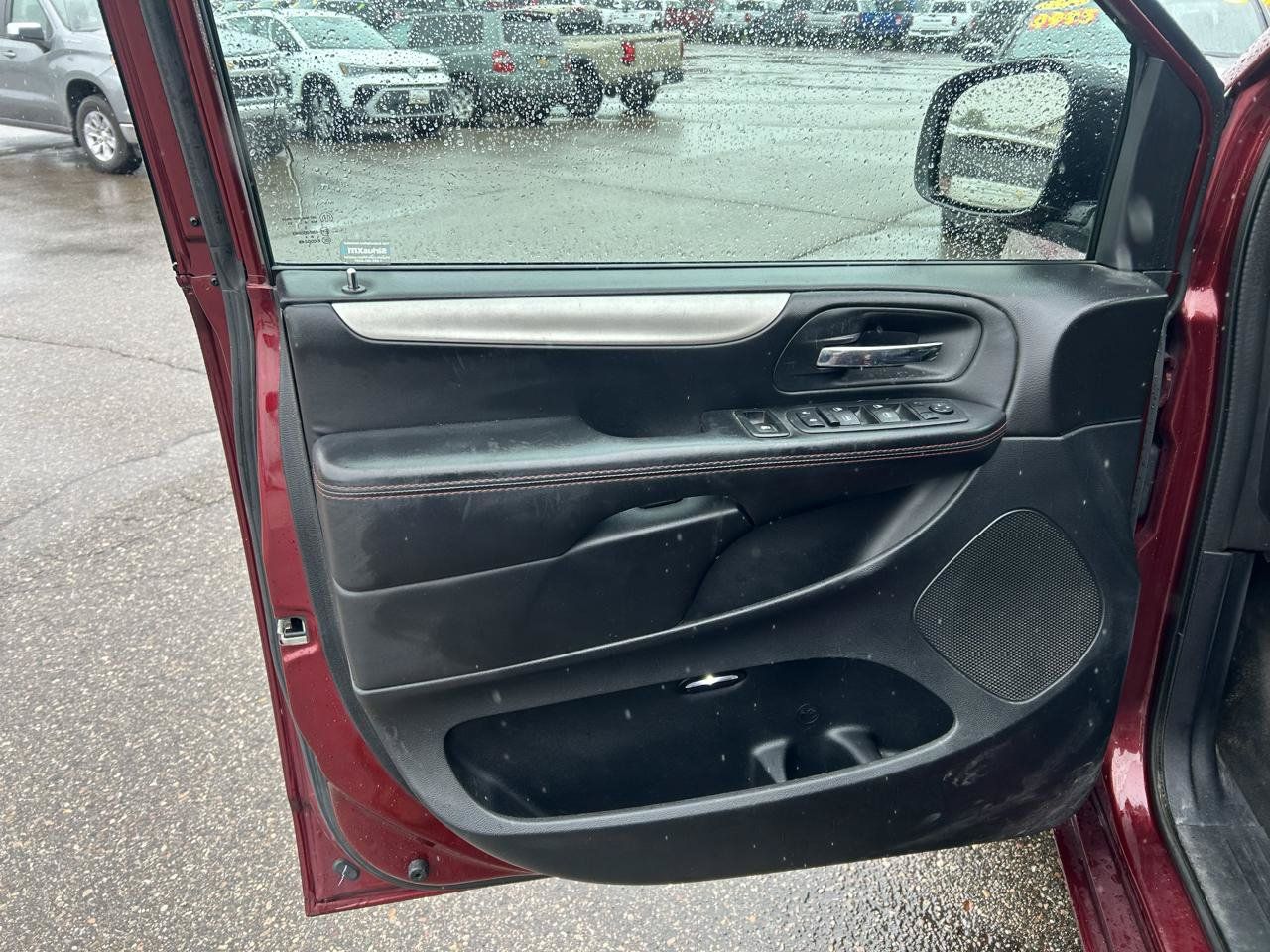 Used 2018 Dodge Grand Caravan GT FWD image 14