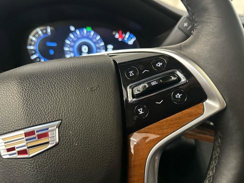 Used 2017 Cadillac Escalade Luxury AWD/4WD image 36