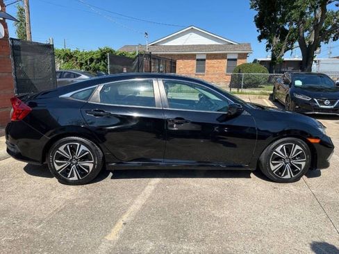 Used 2017 Honda Civic EX-T image 4