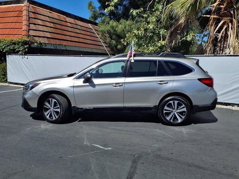 Used 2018 Subaru Outback 2.5i Limited AWD/4WD image 3
