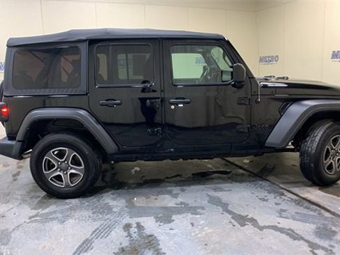 Used 2022 Jeep Wrangler Unlimited Sport image 2