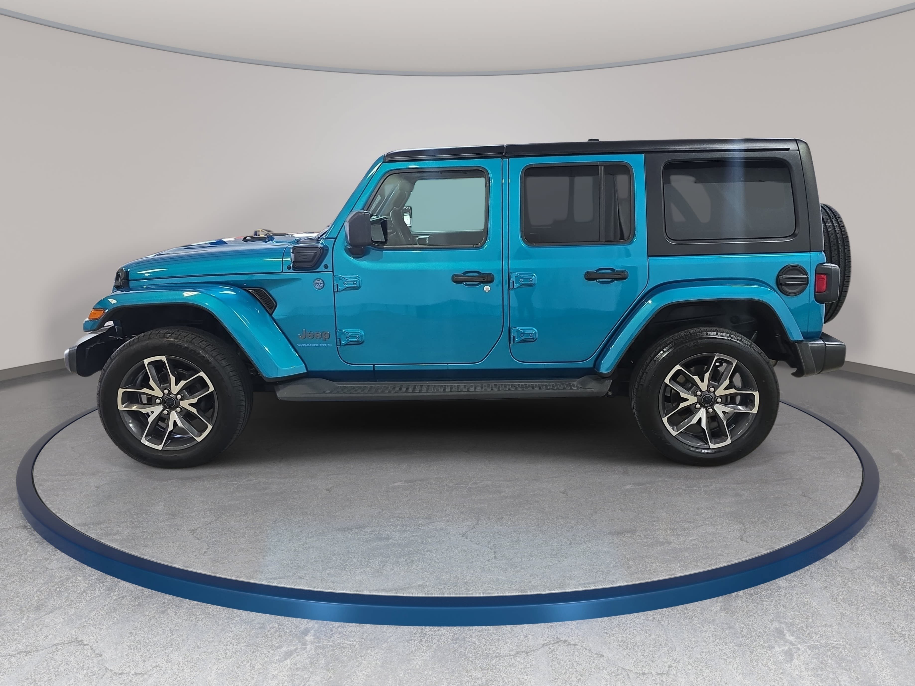 Used 2024 Jeep Wrangler Unlimited w/ Convenience Group AWD/4WD image 9