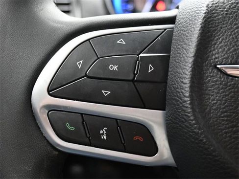 Used 2023 Chrysler 300 Touring L image 27