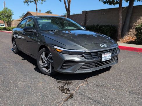 Certified 2025 Hyundai Elantra Sport FWD image 2