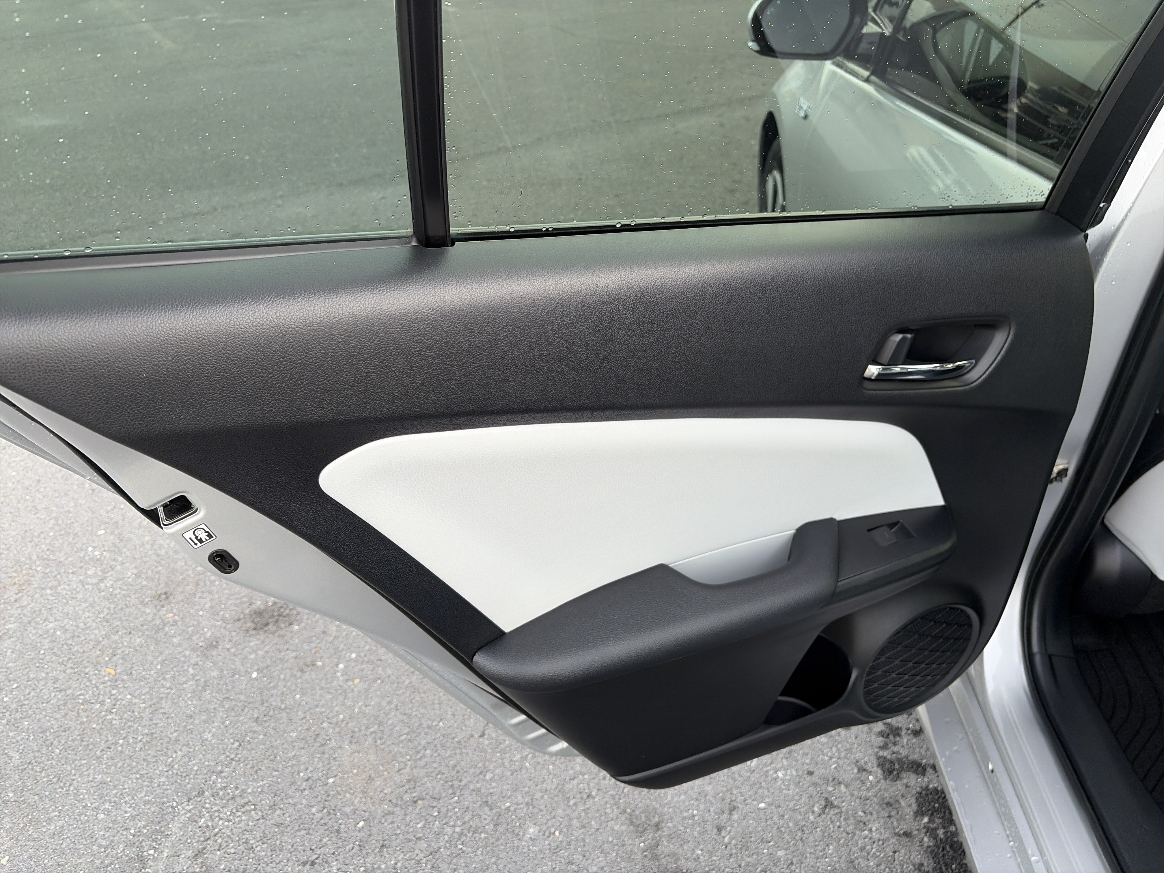 Used 2019 Toyota Prius Prime Premium FWD image 17