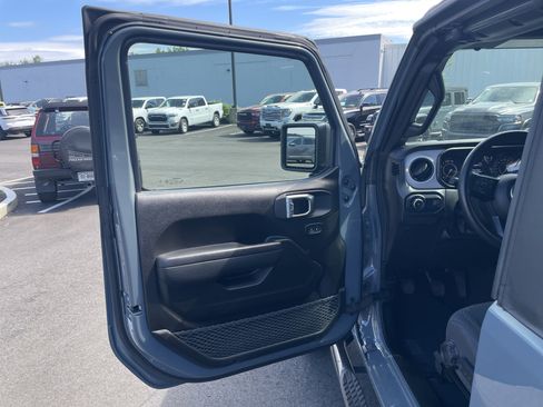 Used 2025 Jeep Wrangler Sport AWD/4WD image 32