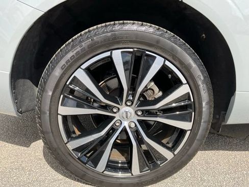 Certified 2024 Volvo XC60 B5 Plus w/ Protection Package Premier AWD/4WD image 9