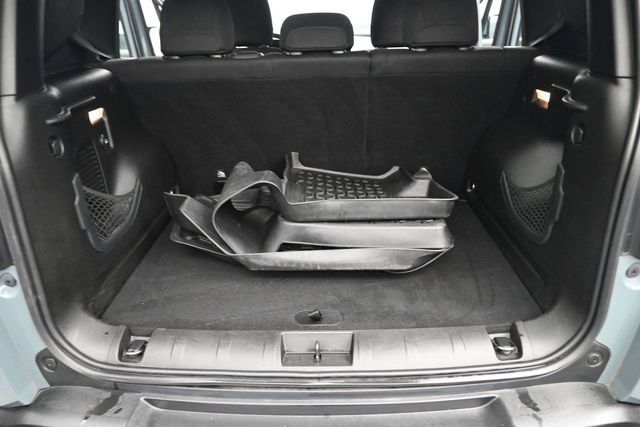 Used 2016 Jeep Renegade Latitude FWD image 18