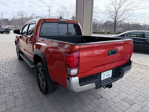 Used 2017 Toyota Tacoma TRD Off-Road w/ Tow Package (A/T) AWD/4WD image 4