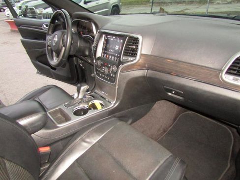 Used 2018 Jeep Grand Cherokee Overland image 40