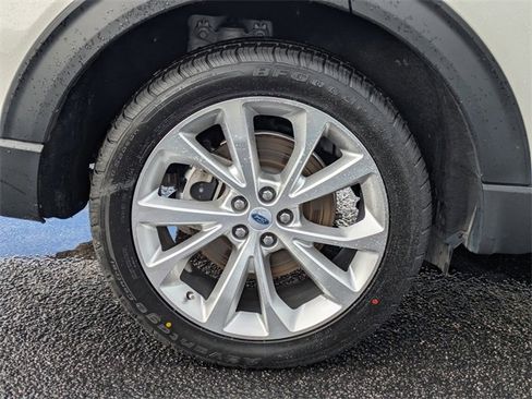 Used 2022 Ford Explorer Platinum w/ Technology Package image 13