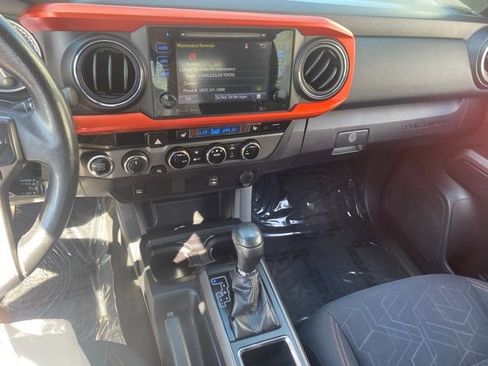 Used 2017 Toyota Tacoma TRD Off-Road image 16