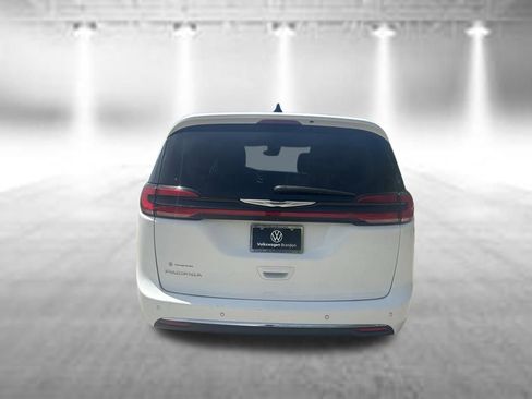 Used 2023 Chrysler Pacifica Touring-L FWD image 62